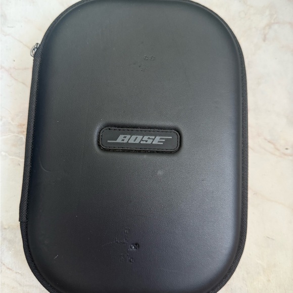 Bose Silver Over-Ear Wireless Headphones with Comfort and Style - Picture 6 of 6